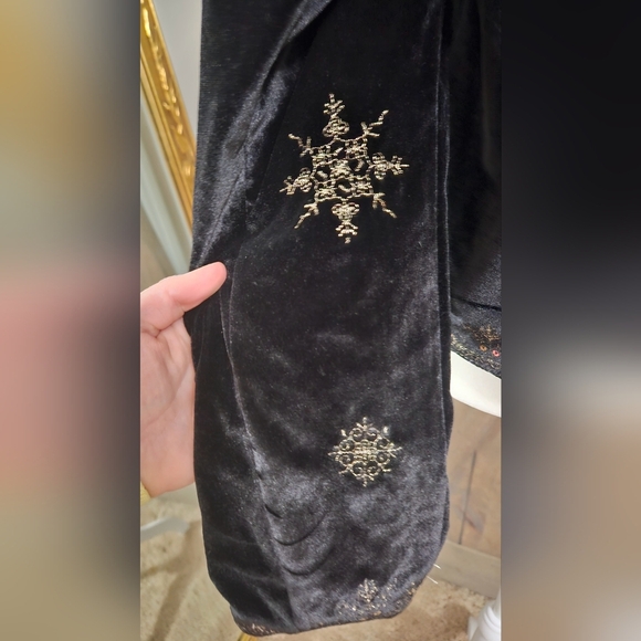 CHRISTIAN SIRIANO NY Black velvet Metallic embroidered details. Size Small NWT - Picture 13 of 16